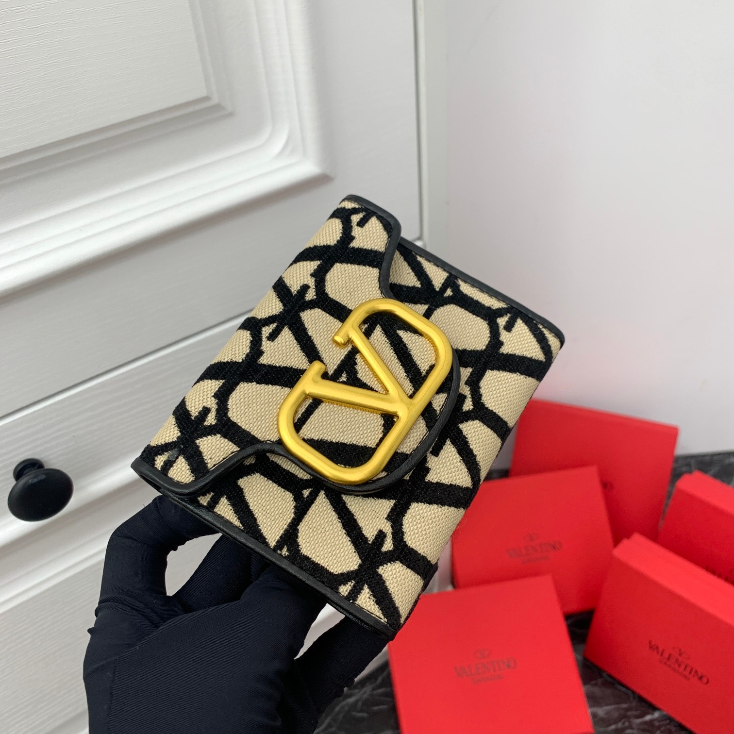 Valentino Toile Iconographe Beige Black Canvas Leather VLogo Curvilinear Flap Compact Bifold Wallet - KAIROO