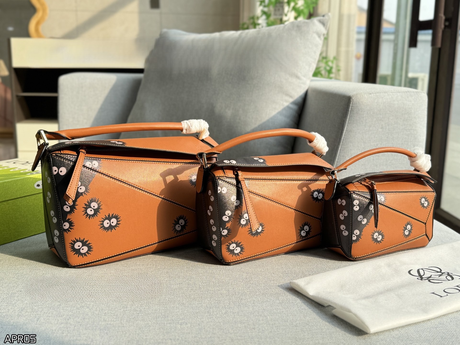 Loewe x Spirited Away Puzzle Ghibli Dust Bunnies Cuboid Calfskin Leather Top Handle Bag - KAIROO