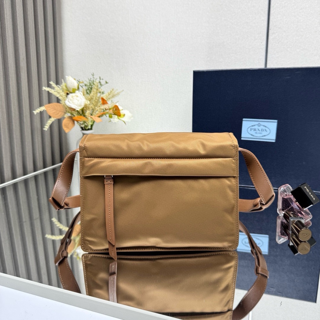 Prada Traveller small padded Re-Nylon shoulder bag-Caramel 1BD313