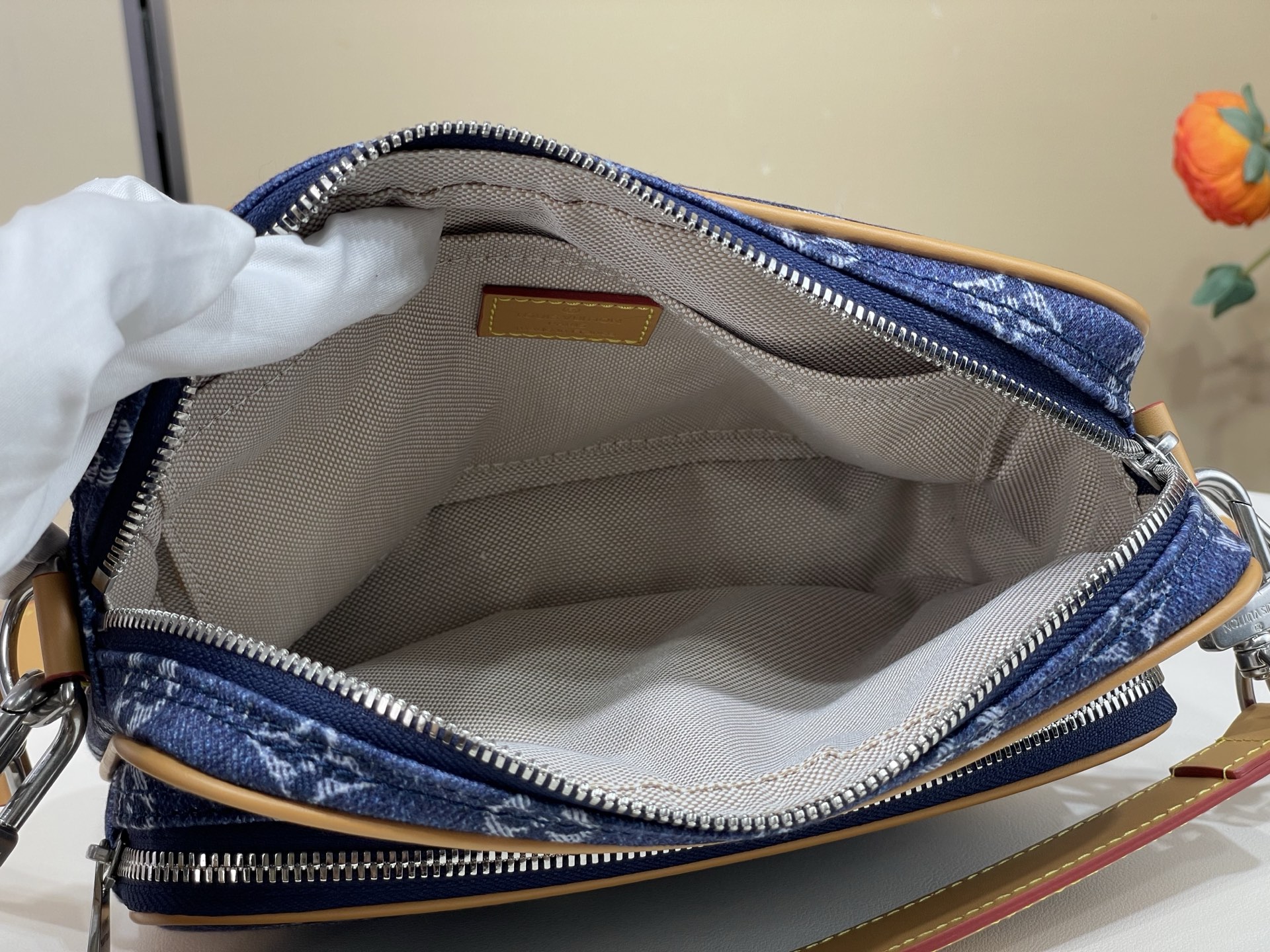 Louis Vuitton batch NIL mailman handbag m27553