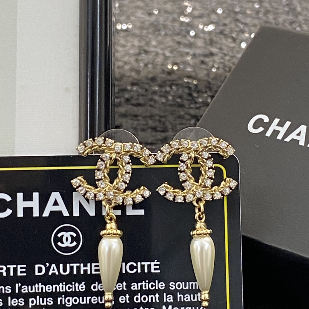 Chanel Fashion Earrings