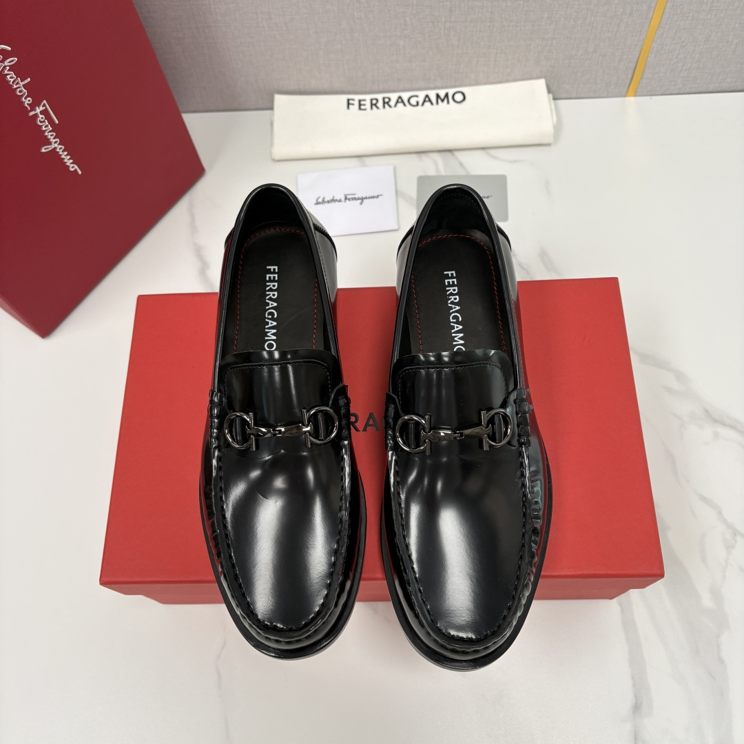 Ferragamo Men's Shiny leather Loafer