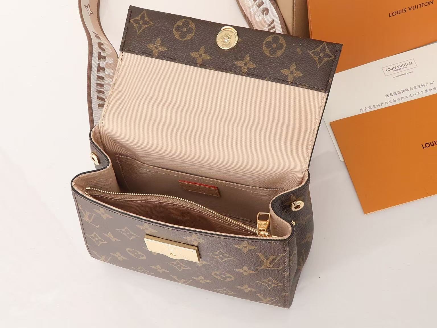 Louis Vuitton LV Cluny BB M46372