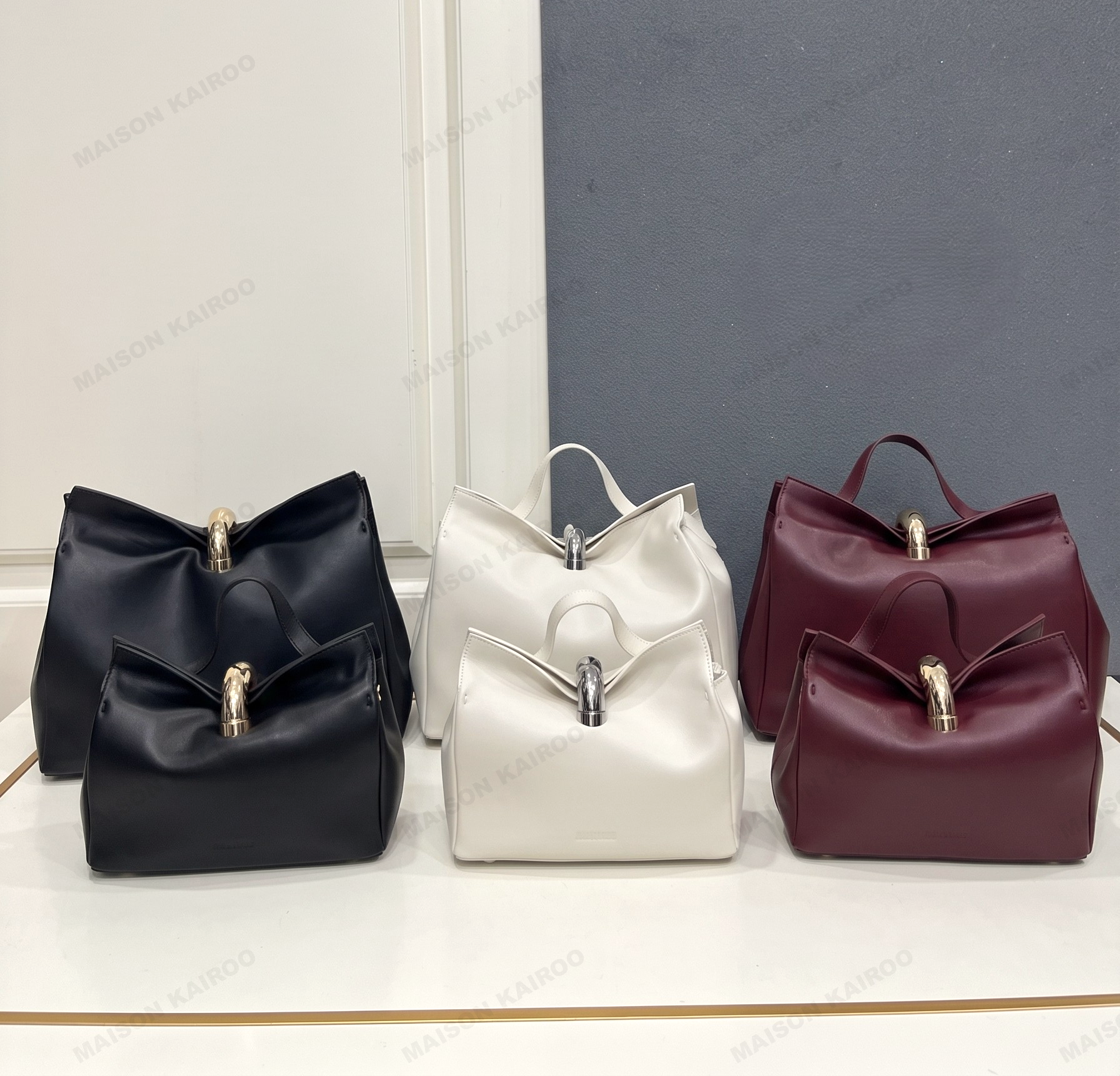 Jacquemus The Valérie & Small Smooth Leather Ring Bar Lock Fold Top Handle Shoulder Tote Bag - KAIROO