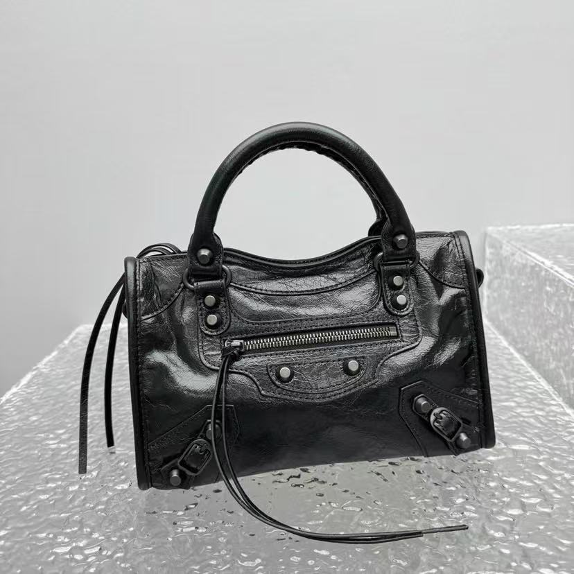 Balenciaga cracked oil wax locomotive bag