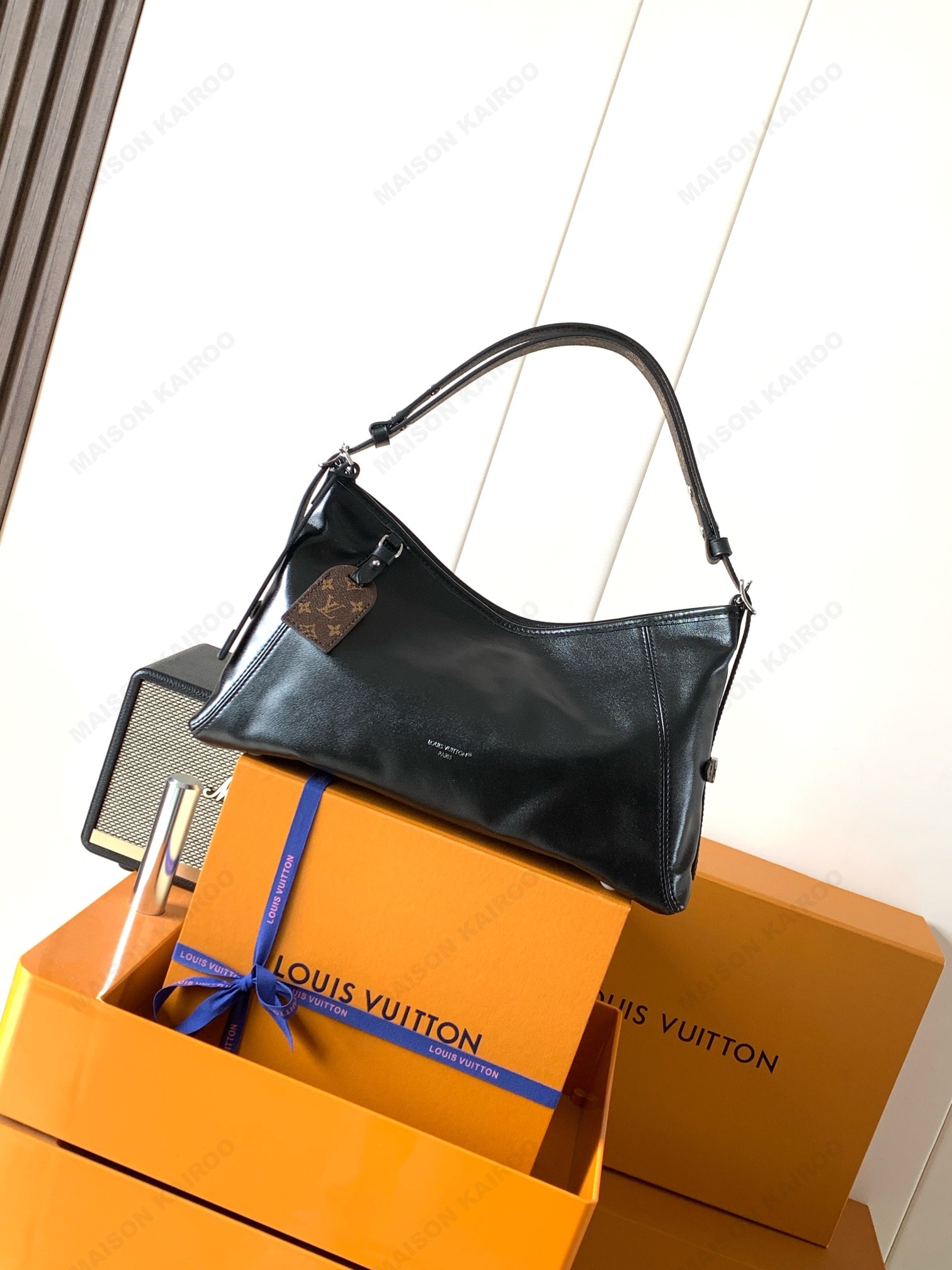Louis Vuitton LV Carryall East West Black Smooth Leather Monogram Hang Tag Hobo Tote Shoulder Bag - KAIROO