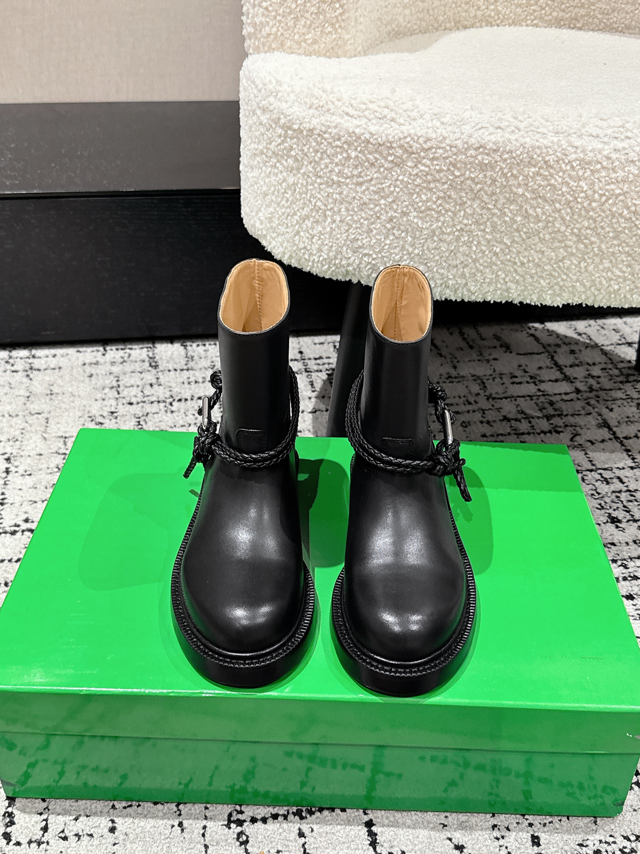 Bottega James Ankle Boot Black leather