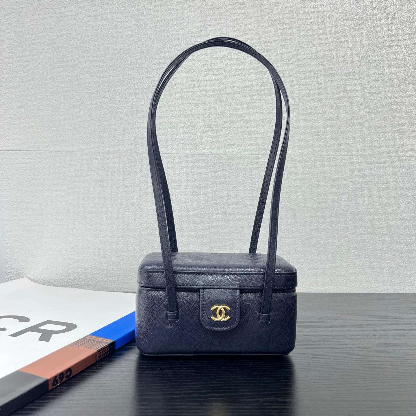 Chanel 26S/26P cosmetic case underarm bag