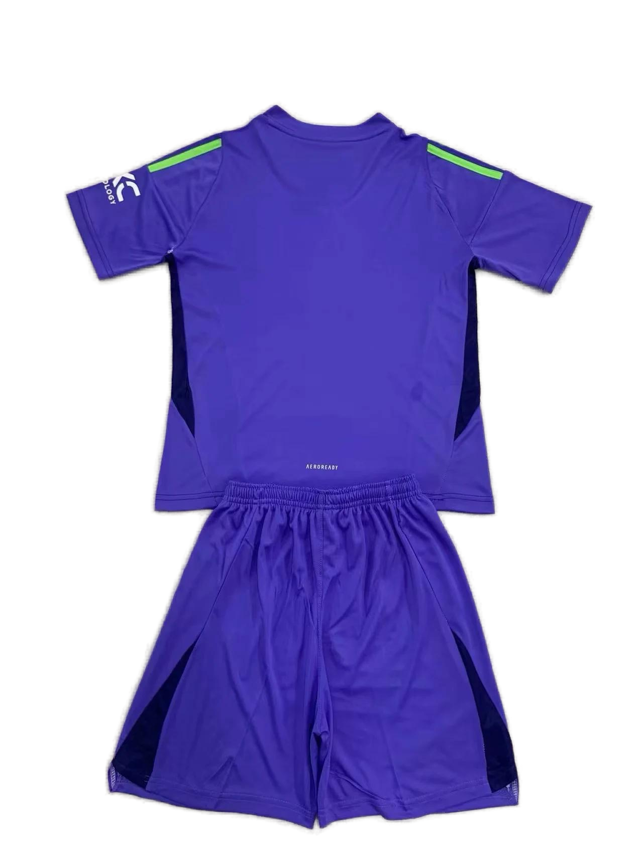 Manchester United 24/25 goalkeeper kit