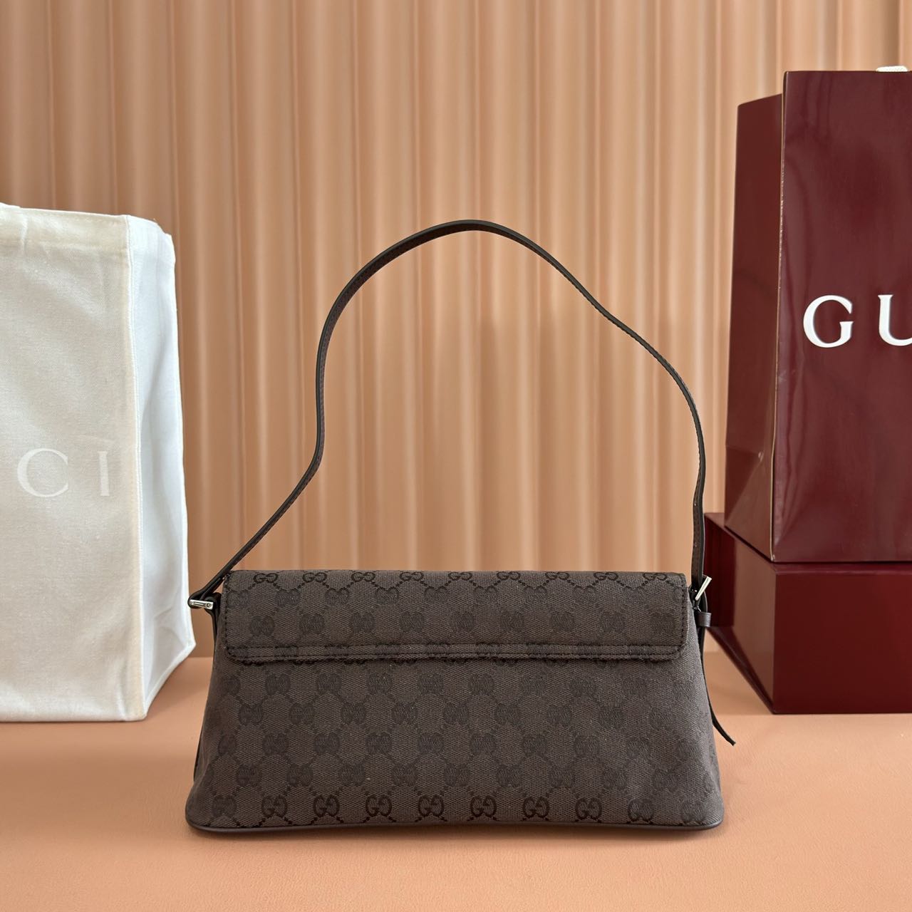 GUCCI Madison medium shoulder bag