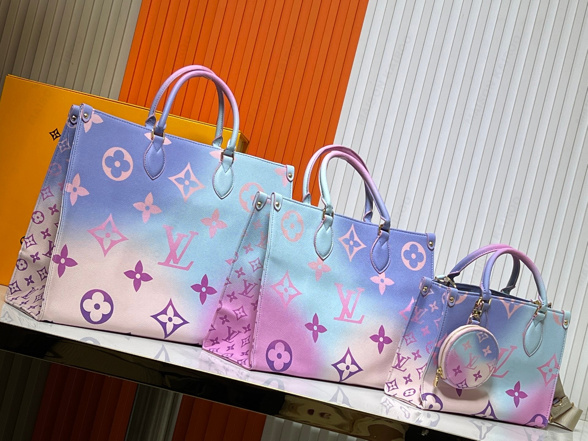 Louis Vuitton LV OnTheGo PM/MM/GM Purple Mint Green Gradient Giant Monogram Leather Top Handle Tote Bag - KAIROO