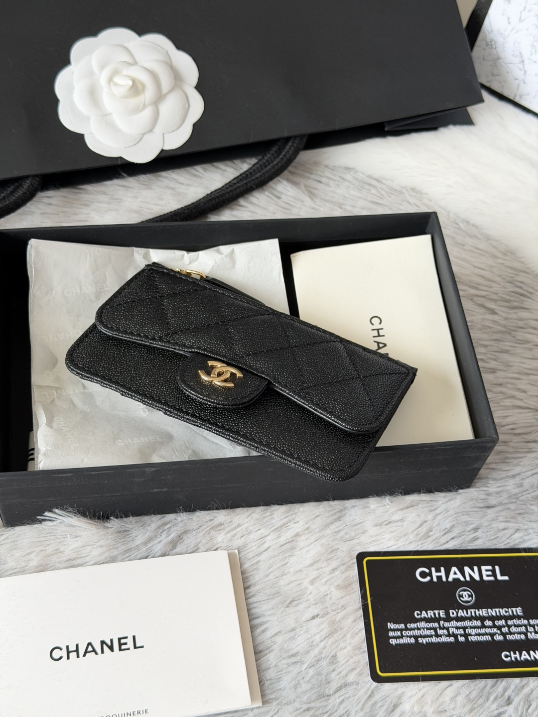 Chanel zipped Card holder in Black Grained calfskin