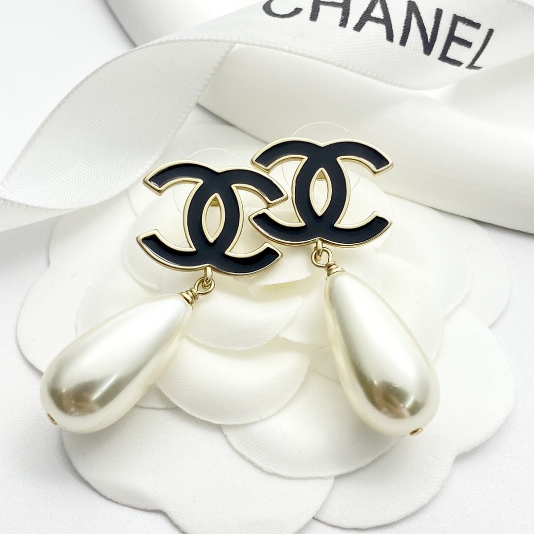 Chanel Fashion Earrings