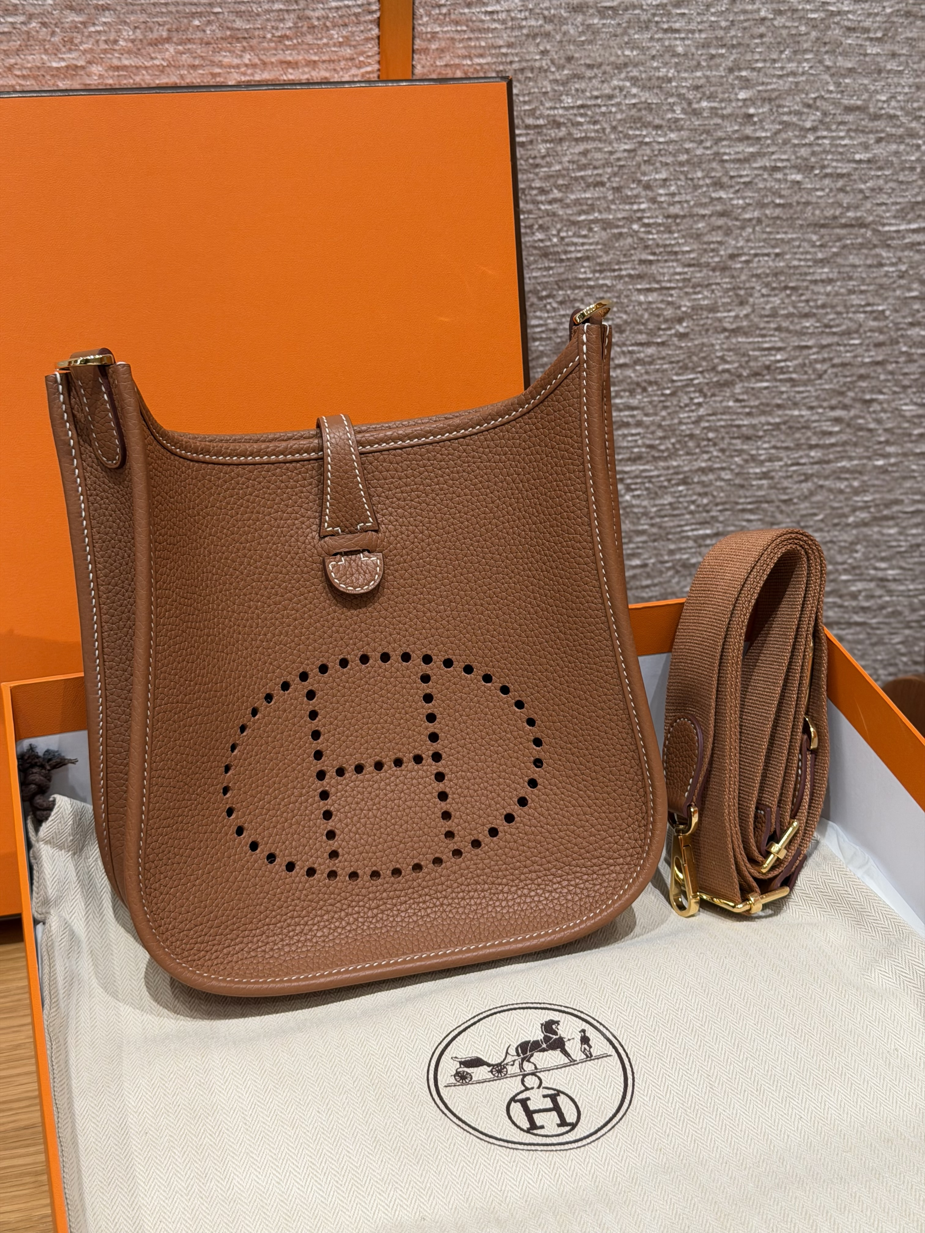 Hermes Gold Clemence Small Evelyne 23 III
