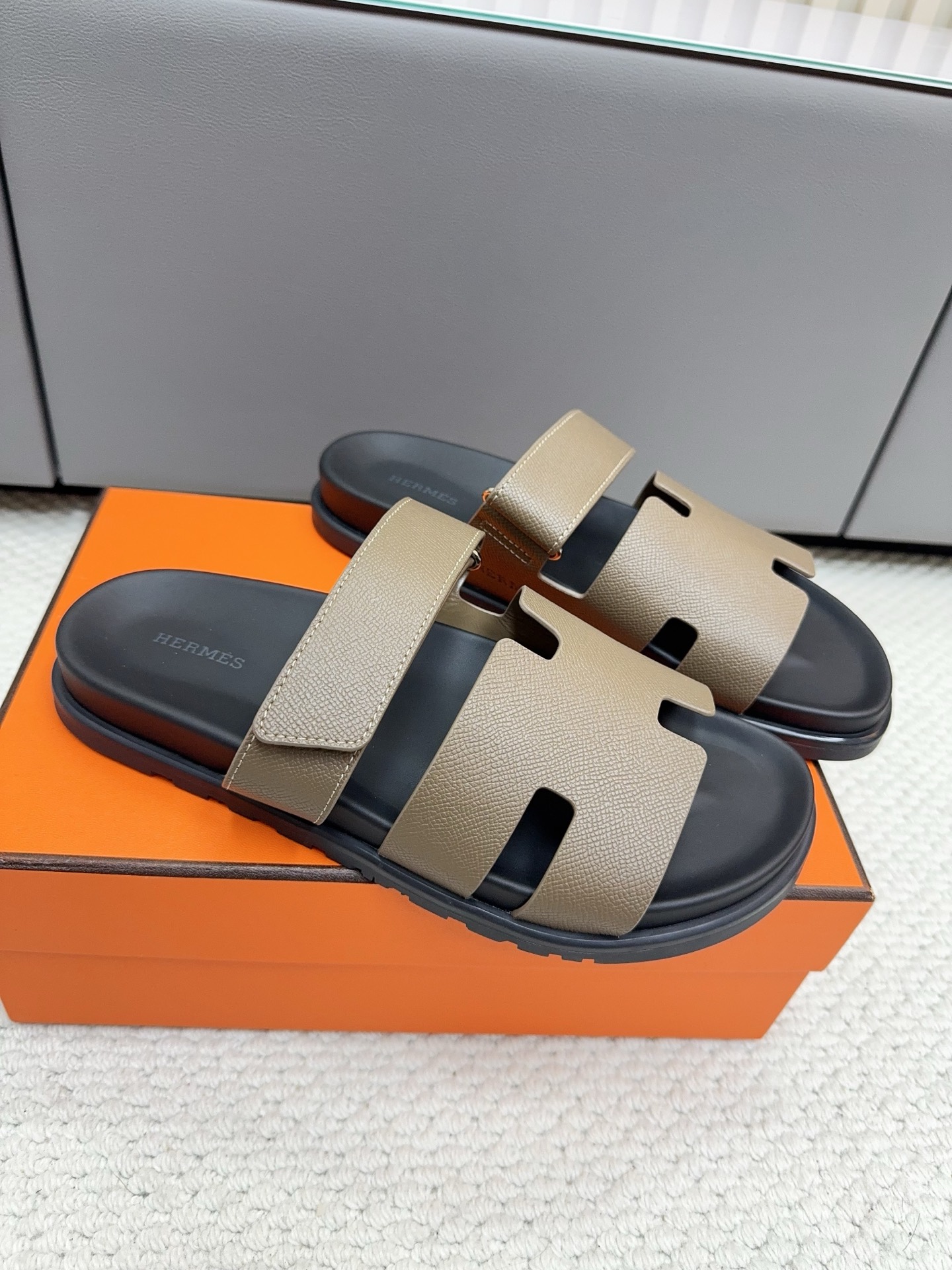 Hermes Chypre Unisex leather Sandals