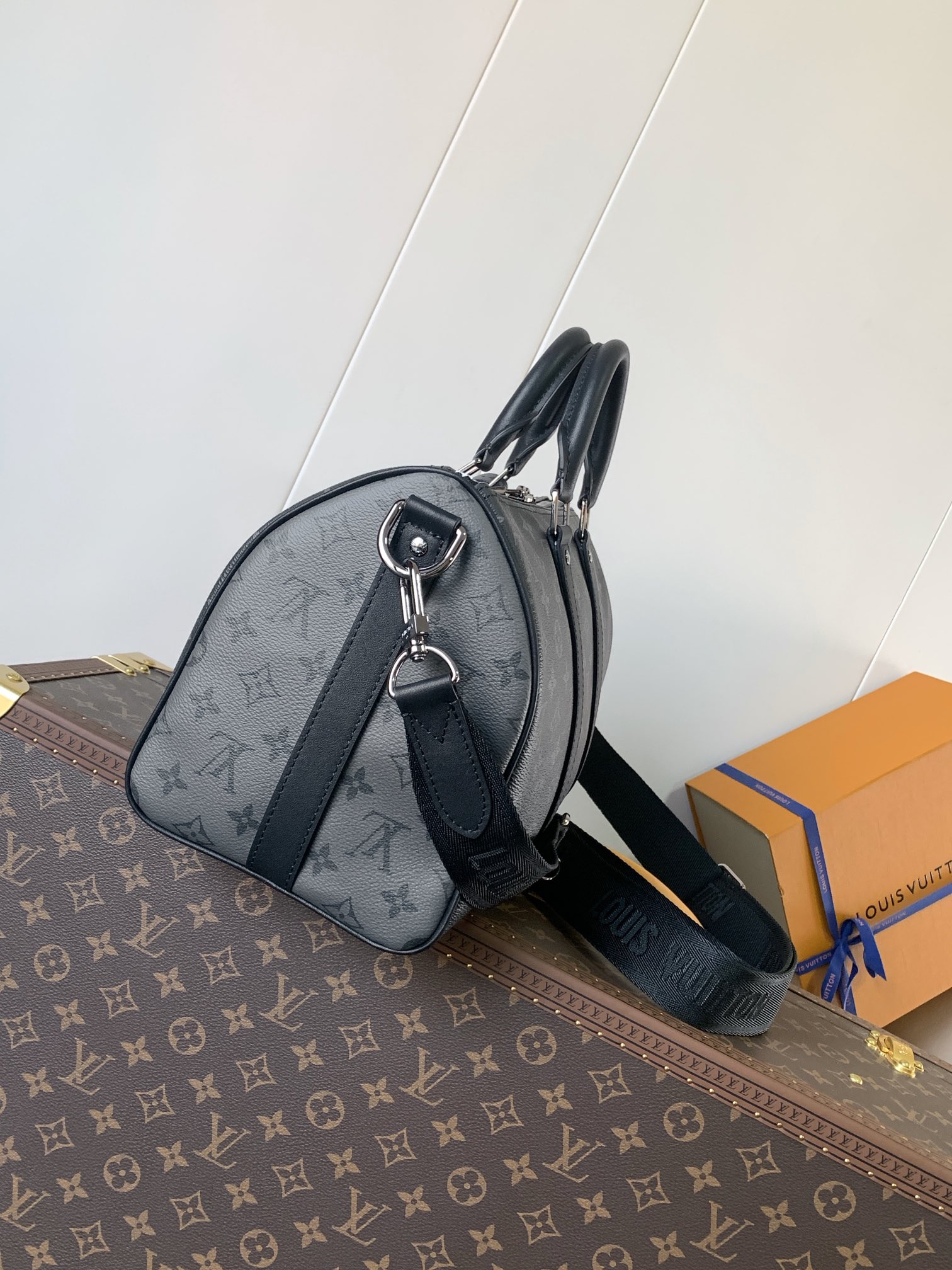 LV Men's Collection Handbag M46655 Keepall Bandoulière 35
