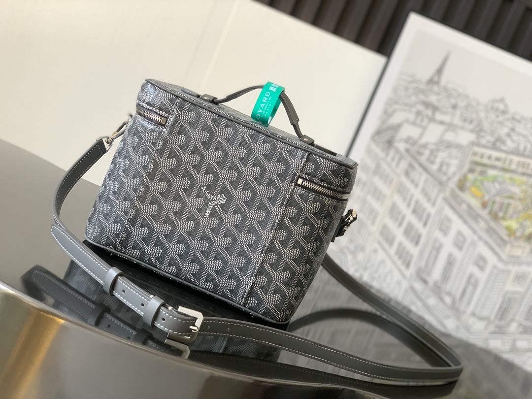 Goyard Muse Vanity Case in Grey