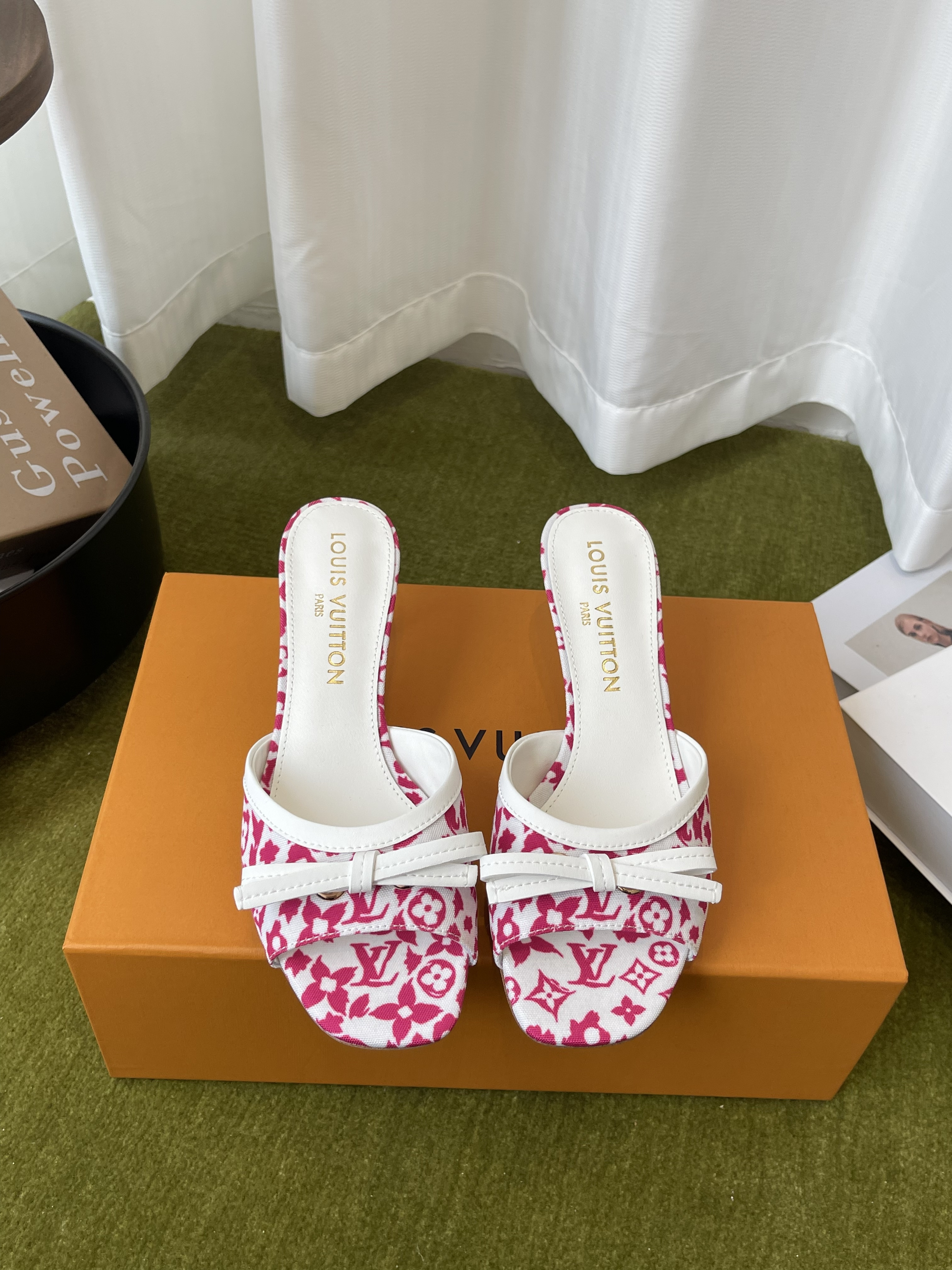Women's  LV 6AM Slides