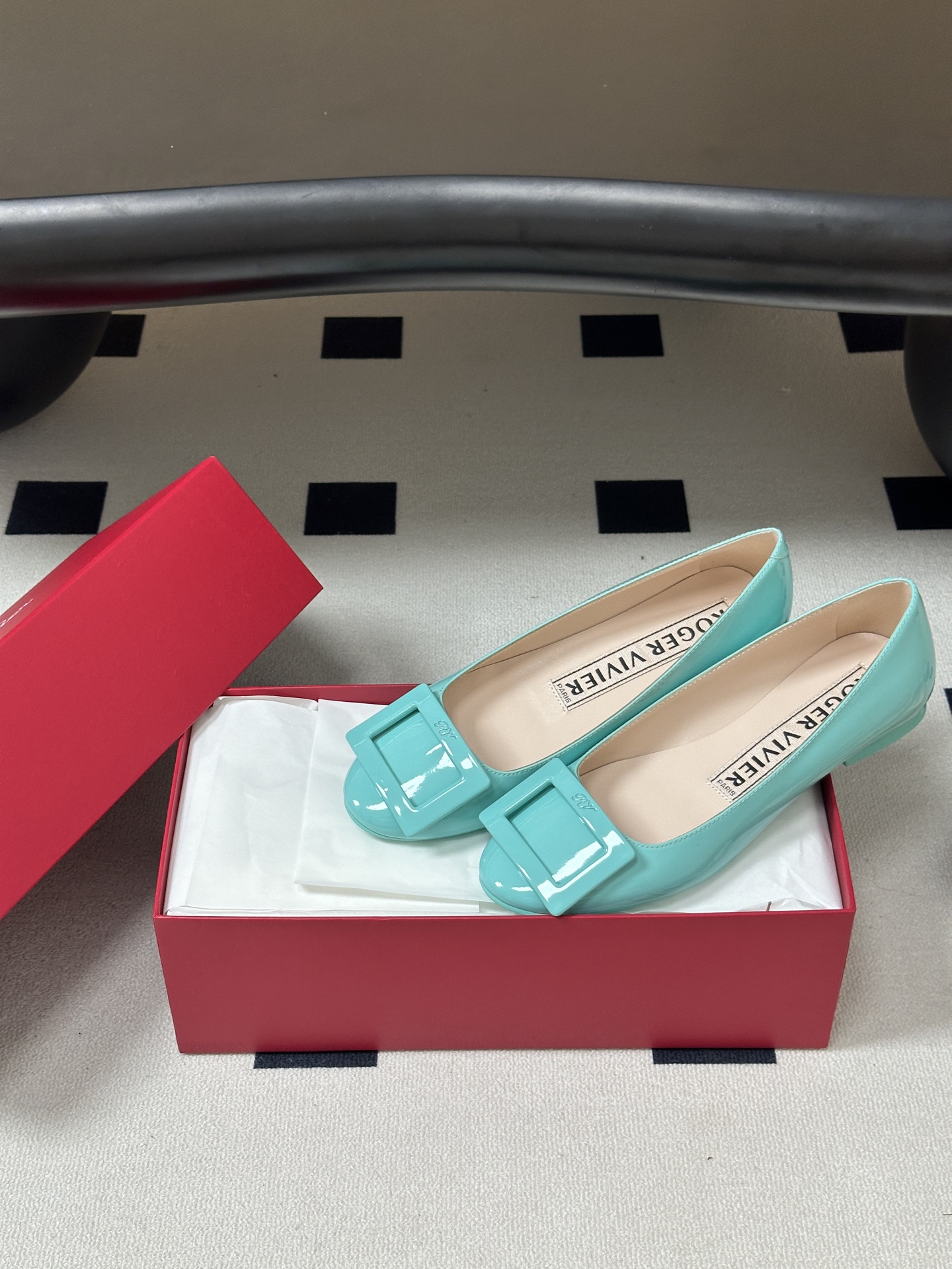 Roger Vivier Shiny leather Flat Ballets