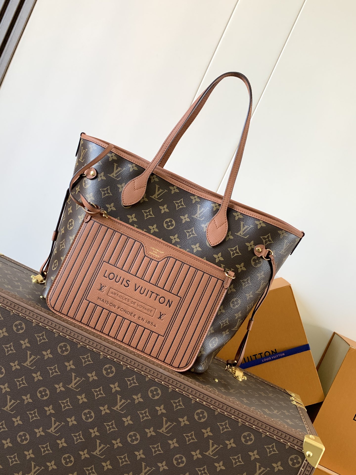 M28352 Neverfull Inside Out MM Handbag