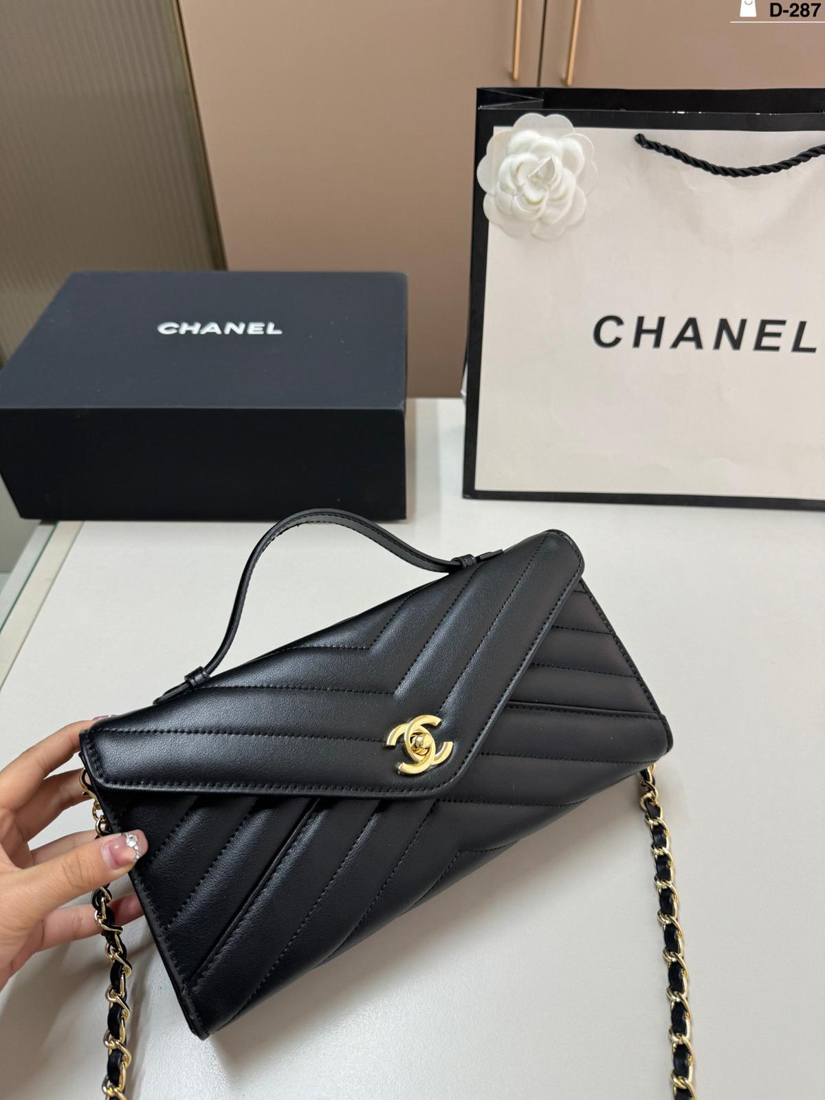 CHANEL V-patterned envelope chain bag