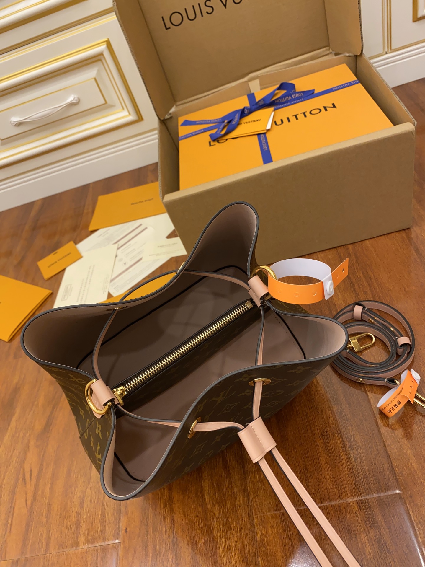 Louis Vuitton LV NeoNoe MM M44022