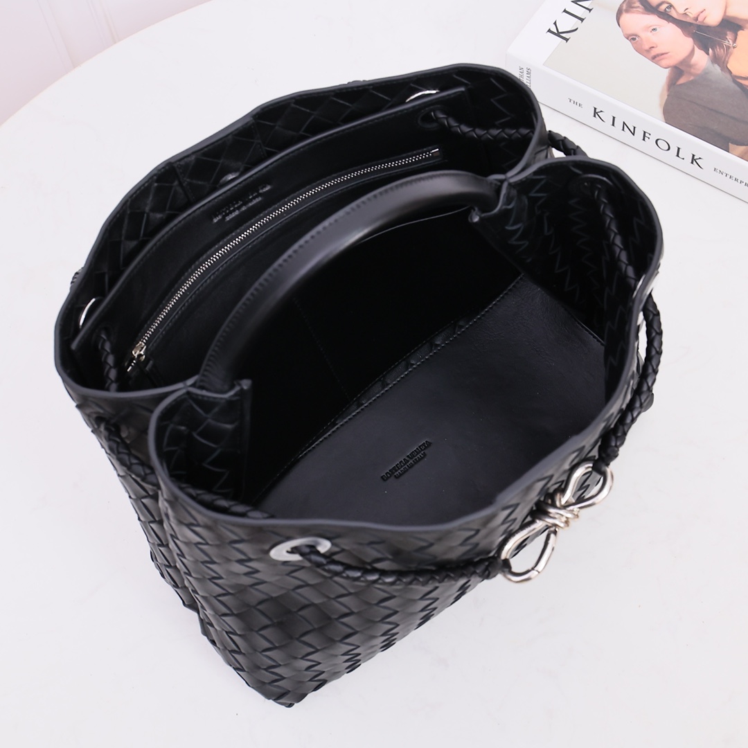 Bottega Black Medium Andiamo Top handle bag