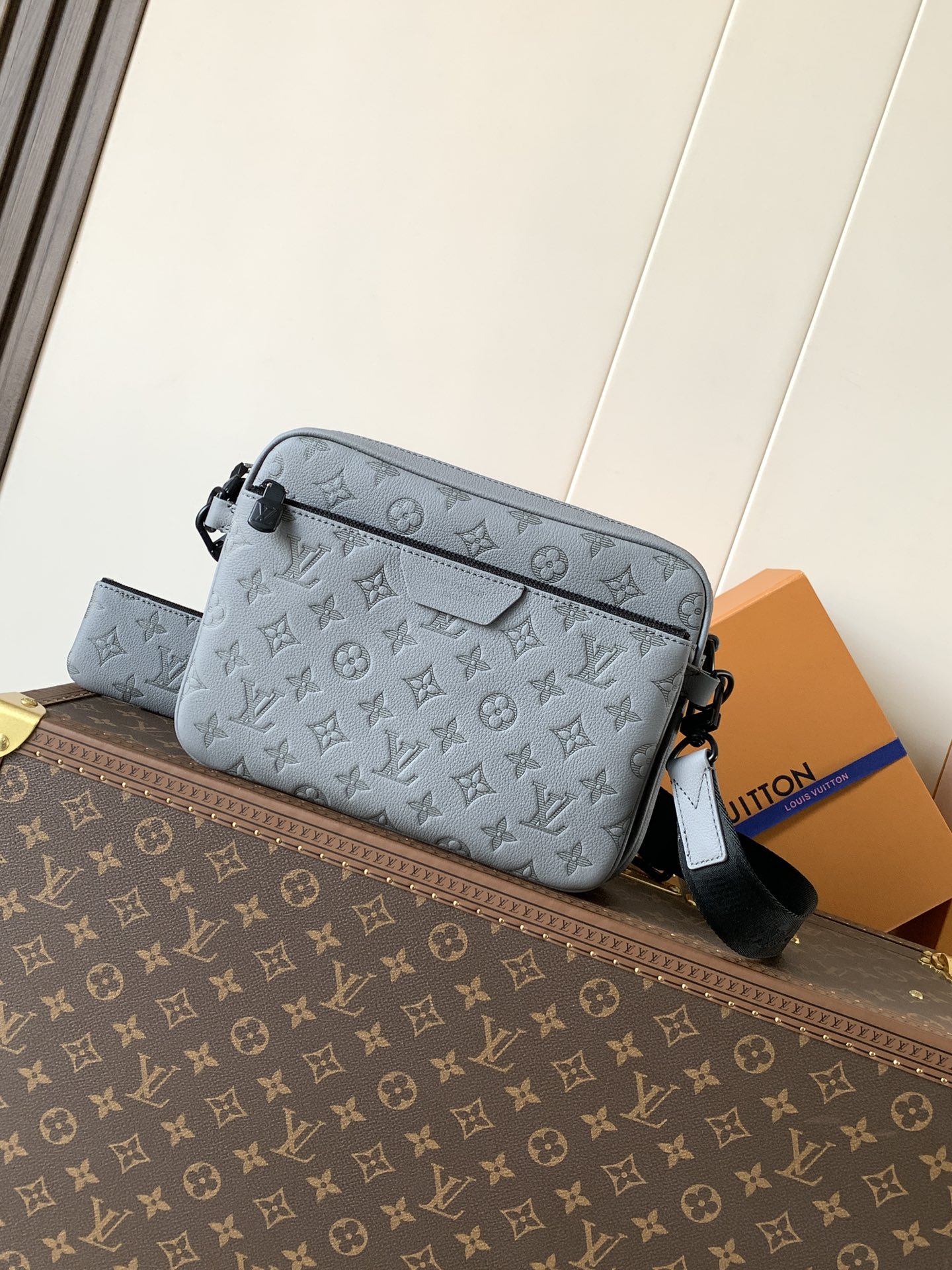 LV Men's Collection Handbag M27185 Trio Messenger