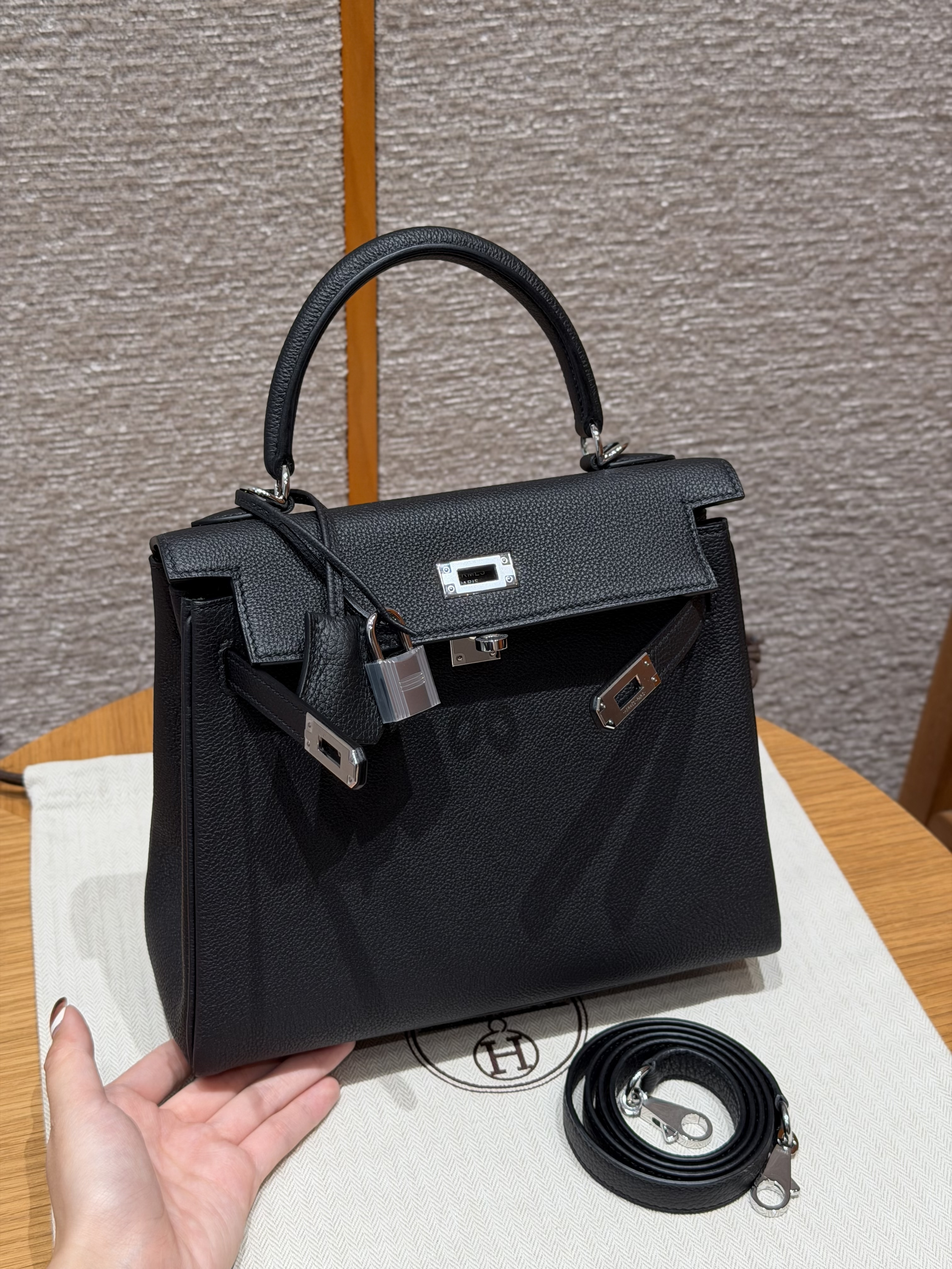 Hermes Black Togo Kelly 25