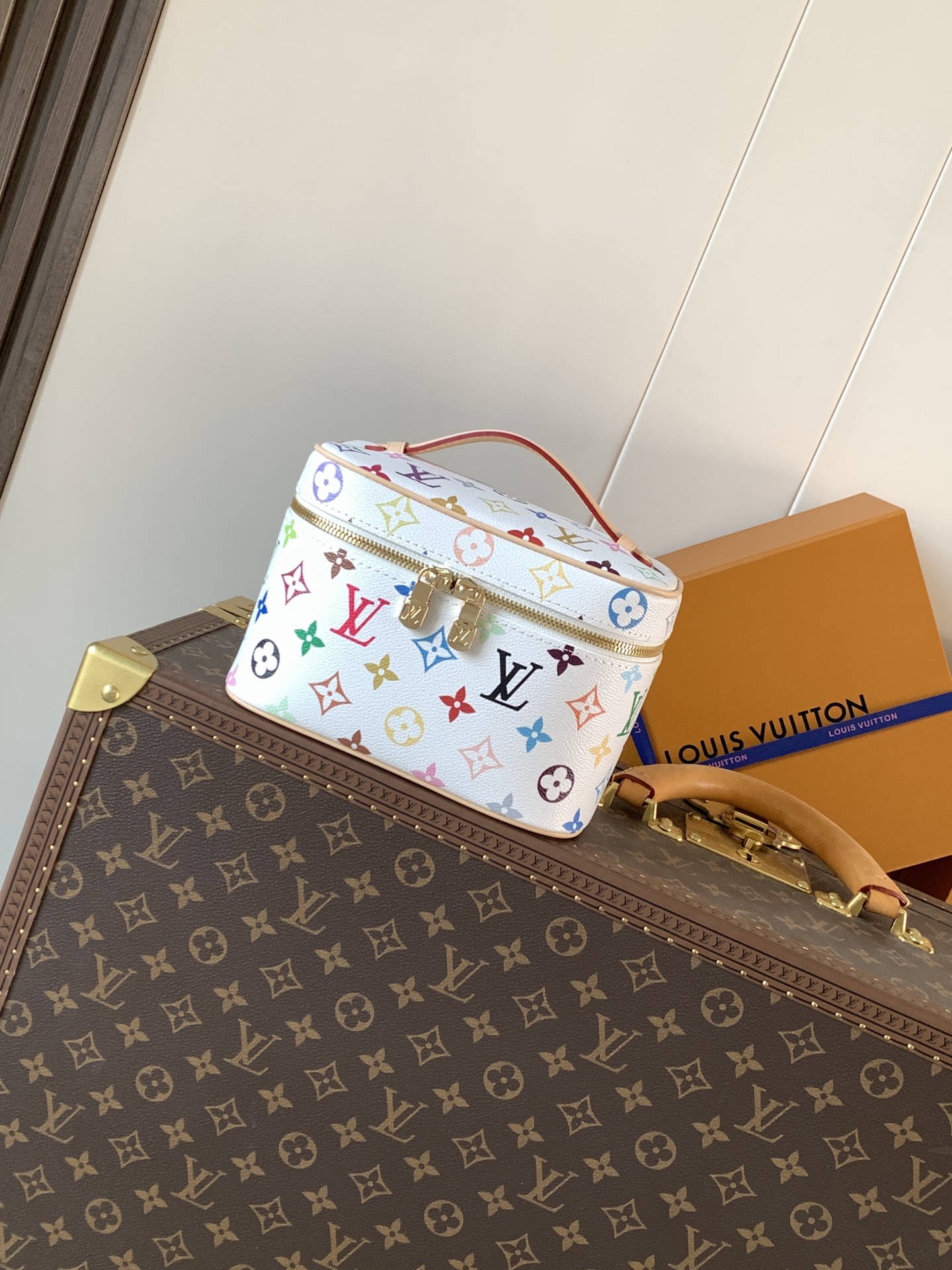 M28341 LV x TM Nice Mini  Beauty Case in White multicolored Canvas