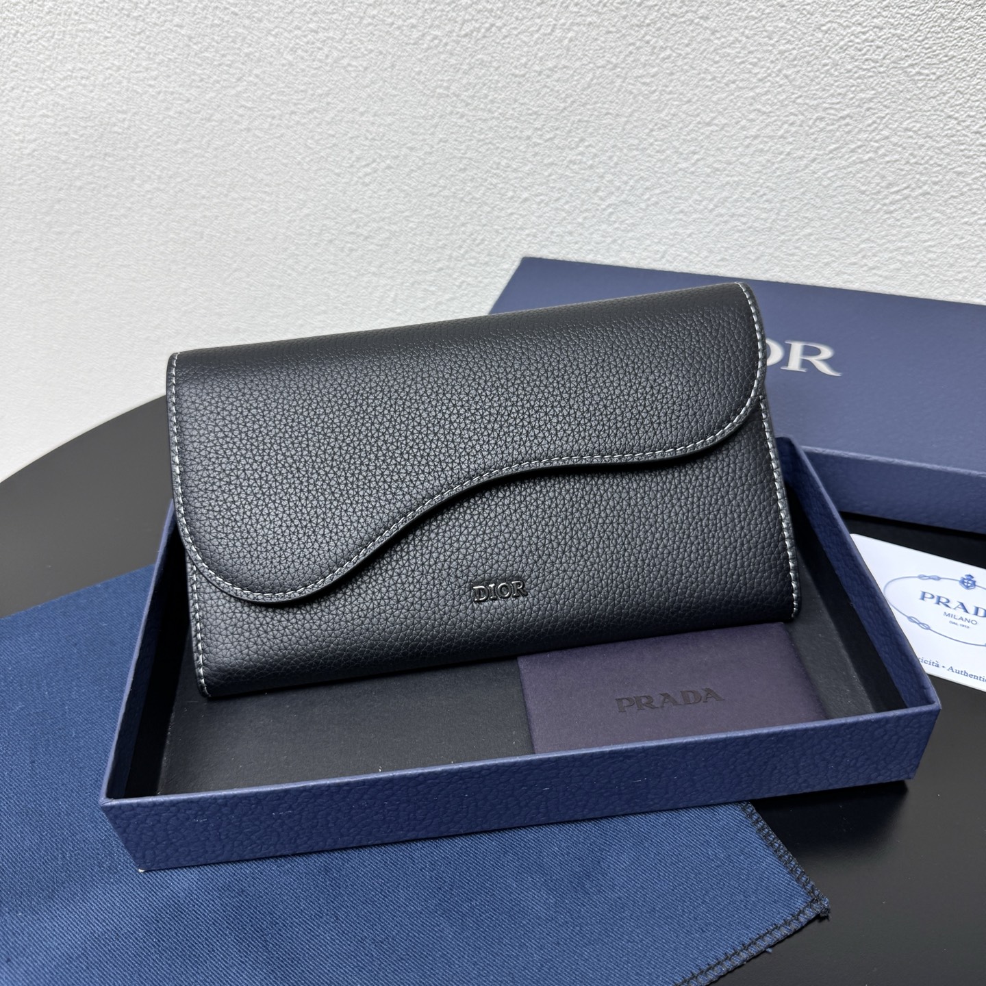 Dior Saddle Gravity Long wallet in black calfskin