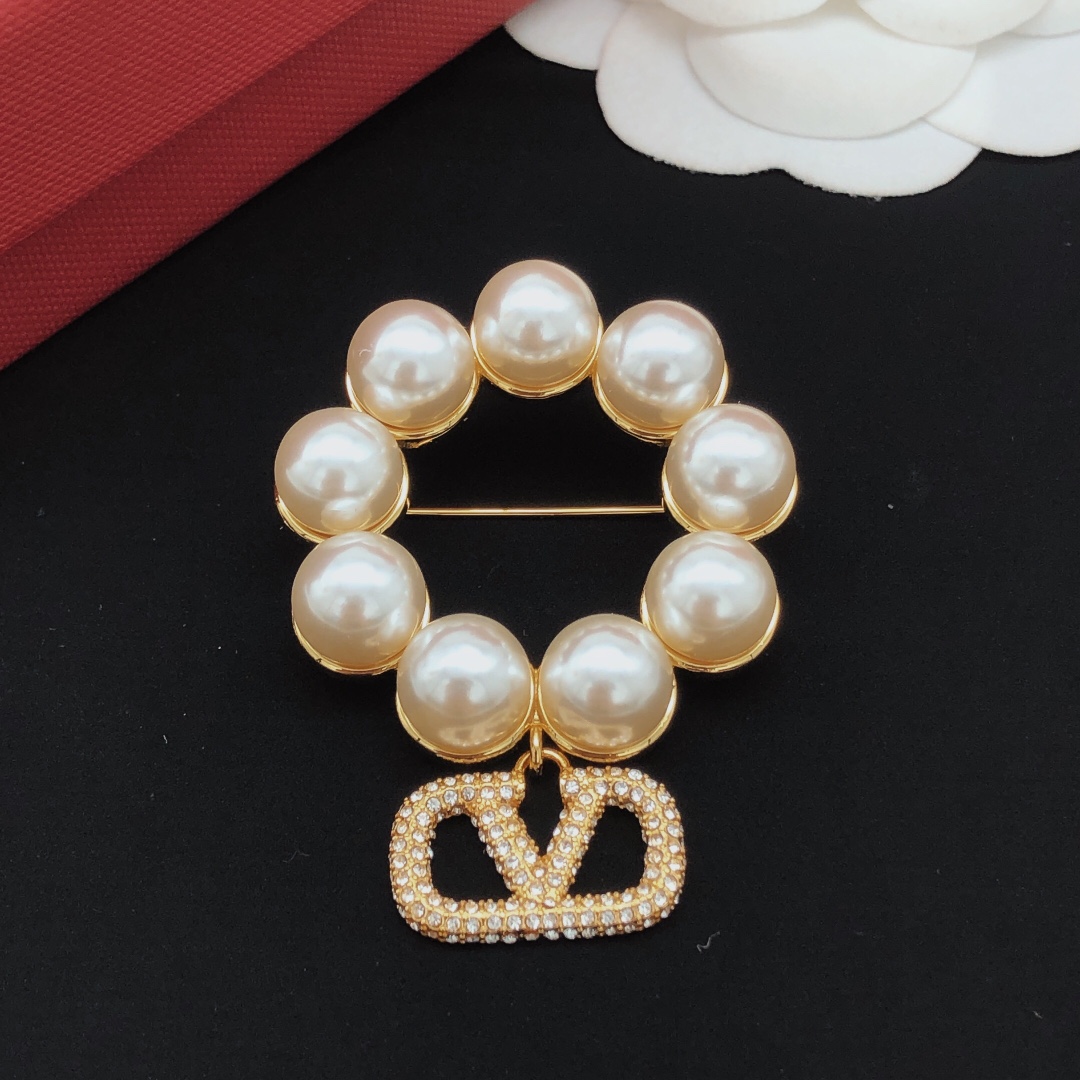 Valentino Pearl  Brooch