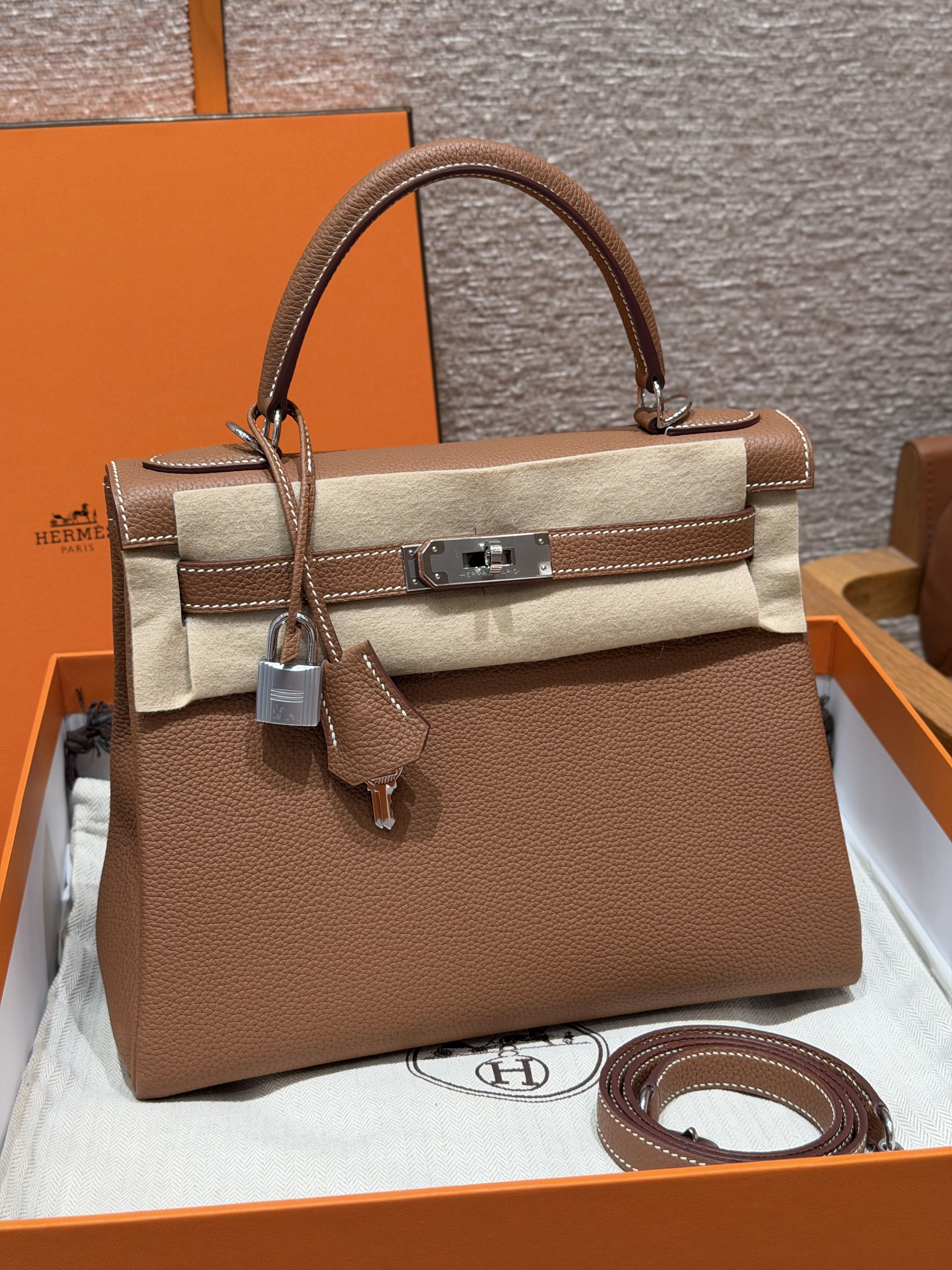 Hermes Gold Togo Kelly 28