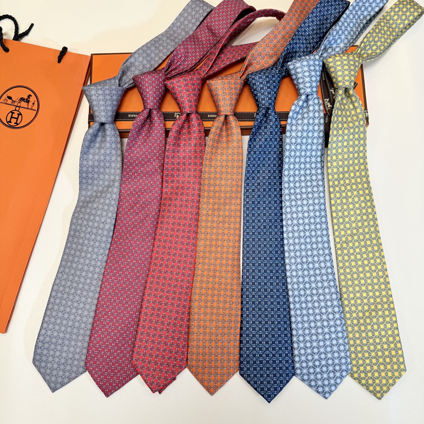 Hermès Anchor Chain Pattern Silk Tie - Essential for Business Elites - KAIROO