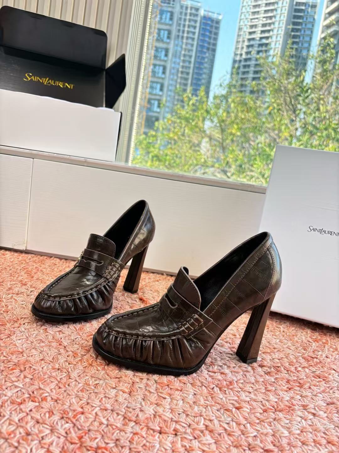 Saint Laurent Le Loafer Pump