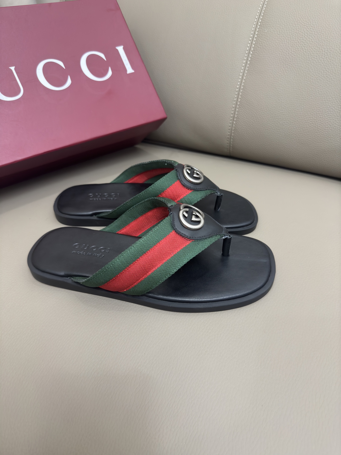 Men's Gucci slide sandal