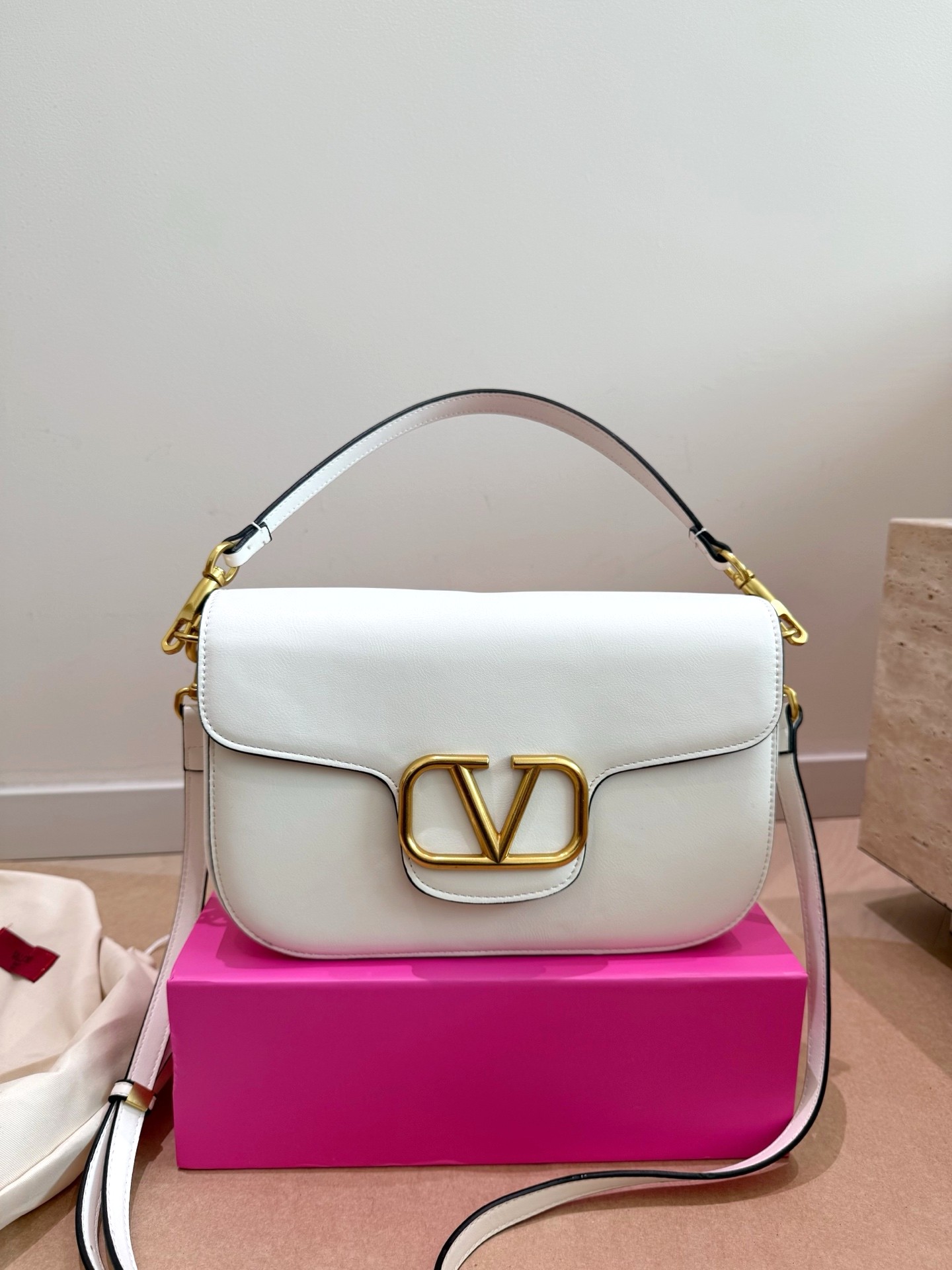 Valentino Nero Smooth Leather Oversized Gold VLogo Signature Flap Locò Baguette Shoulder Bag - KAIROO