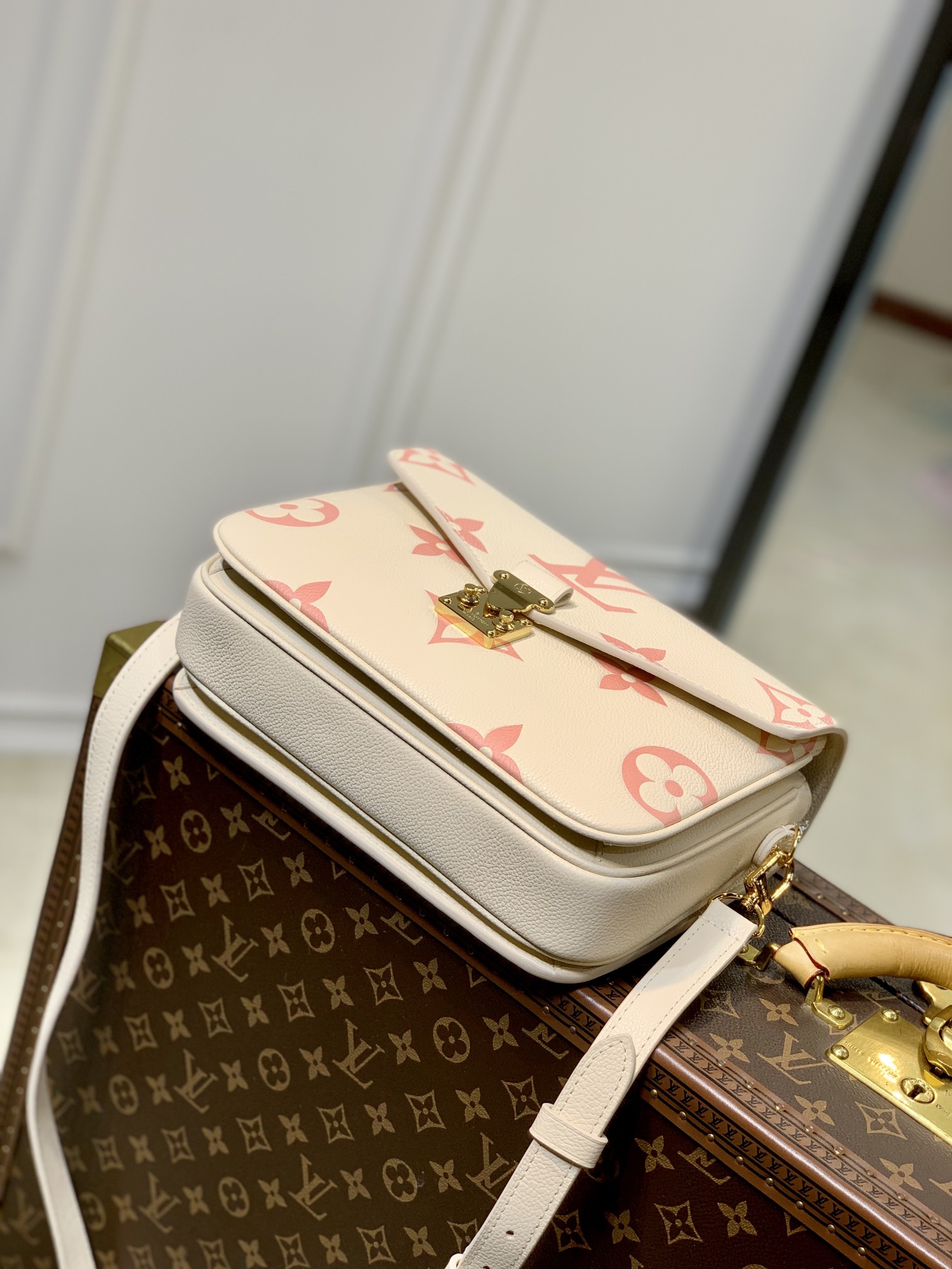 Louis Vuitton LV Pochette Metis M45573