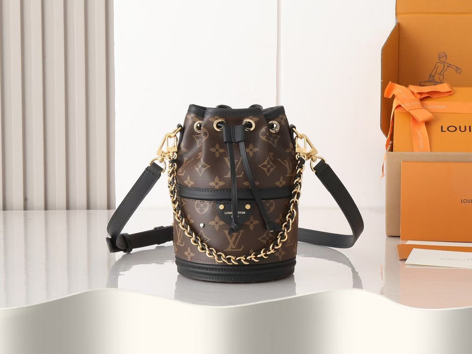 Louis Vuitton LV New Bucket Bag Chain Bag