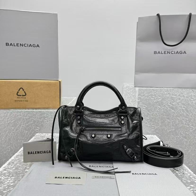 Balenciaga cracked oil wax locomotive bag