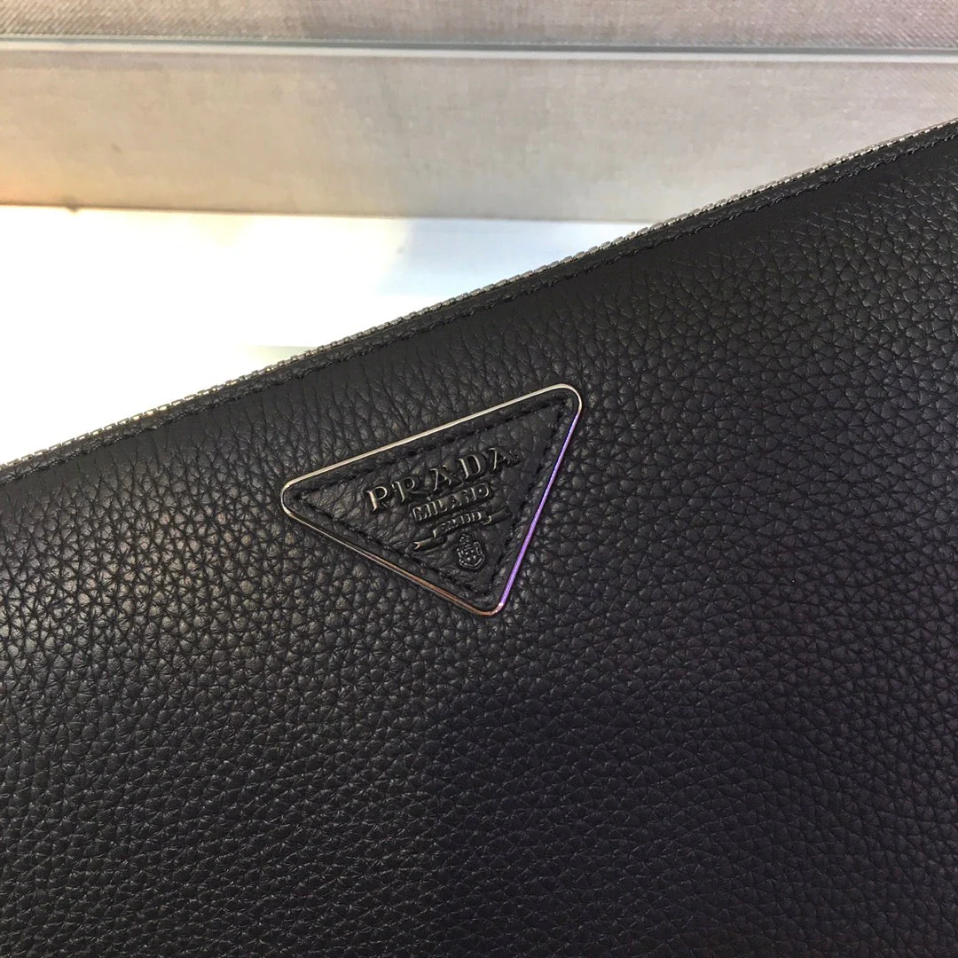 Prada CLUTCH 26 IN BLACK GRAINED CALFSKIN TRIANGLE LOGO