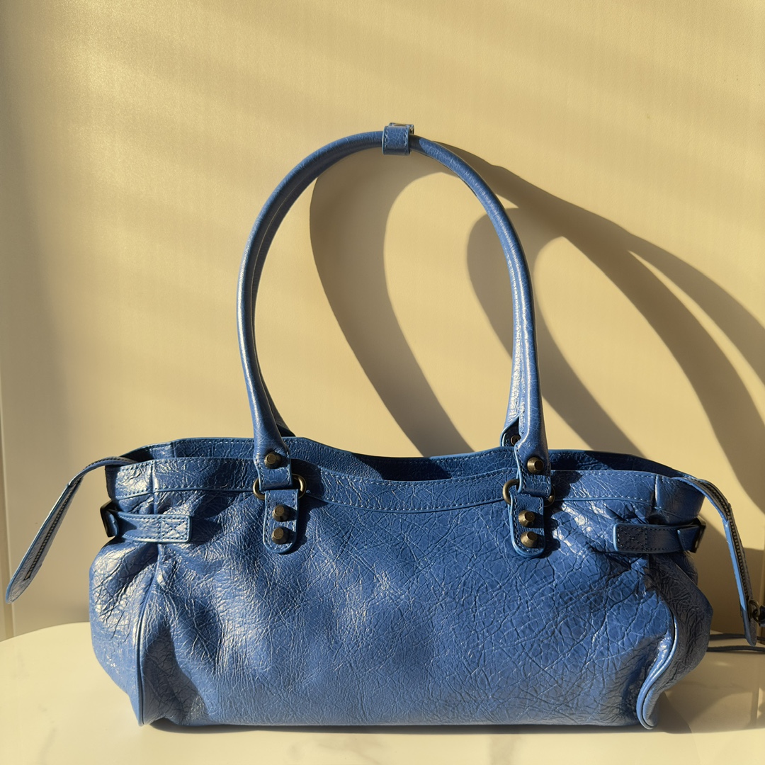 𝐁alenciaga Le City Bag East-west in Blue Lambskin
