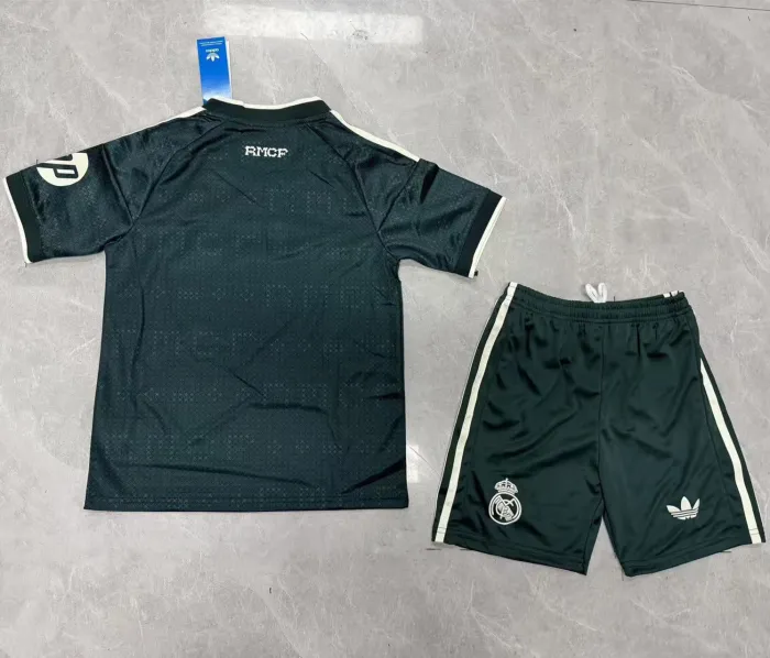 Kids Real Madrid Away Suit & Socks 26/27