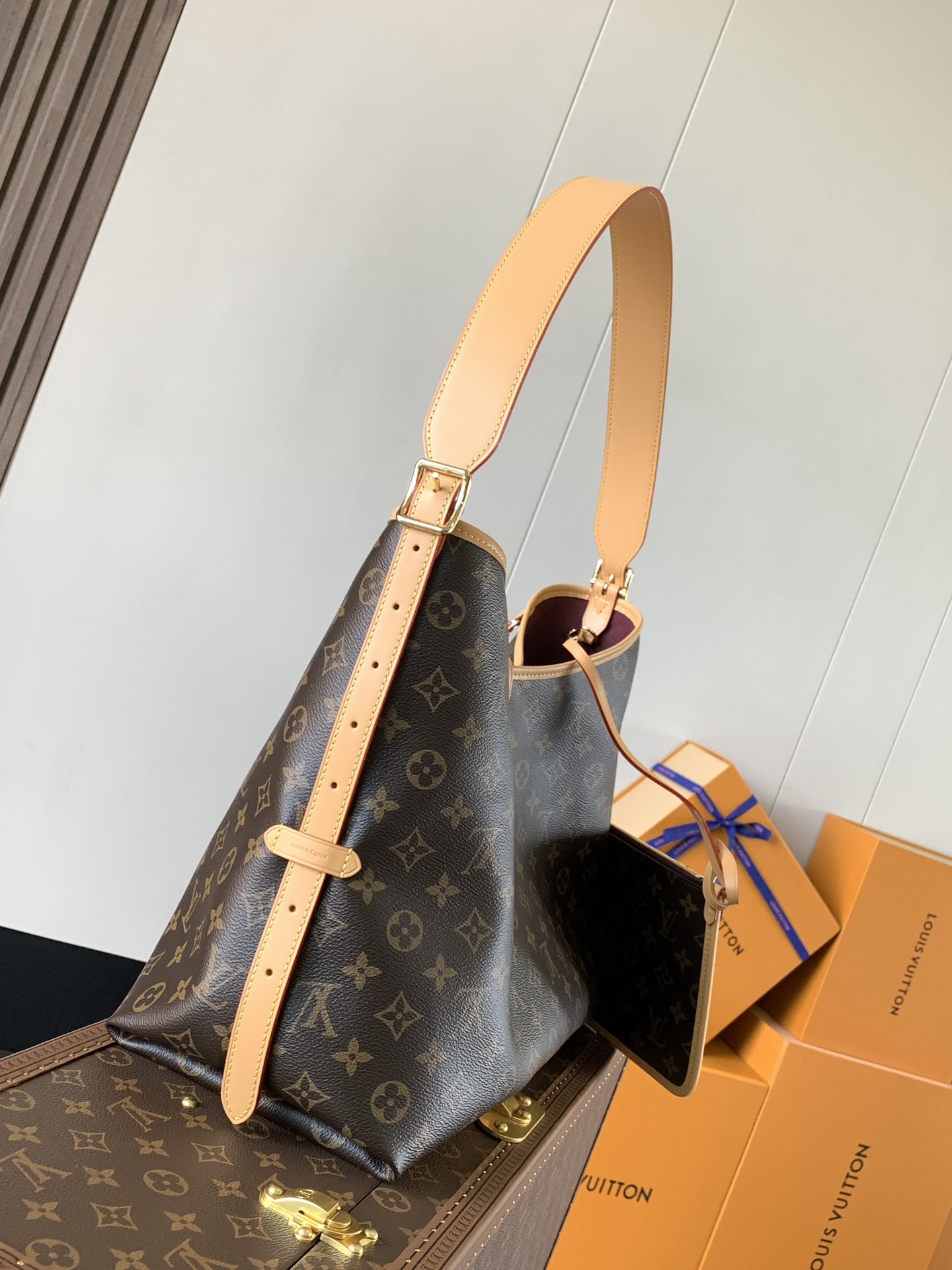 M46197 CarryAll MM Handbag in Monogram Canvas
