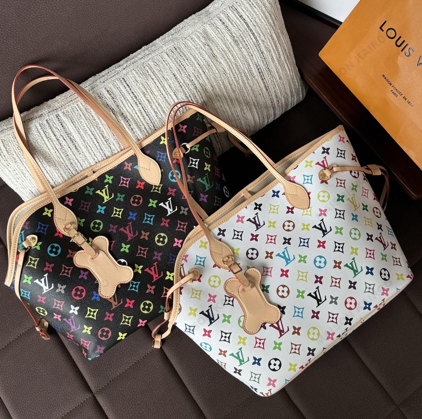 Louis Vuitton LV x TM Neverwoof MM Pet Carrier Multicolore White&Black Monogram Coated Canvas Tote Bag - KAIROO