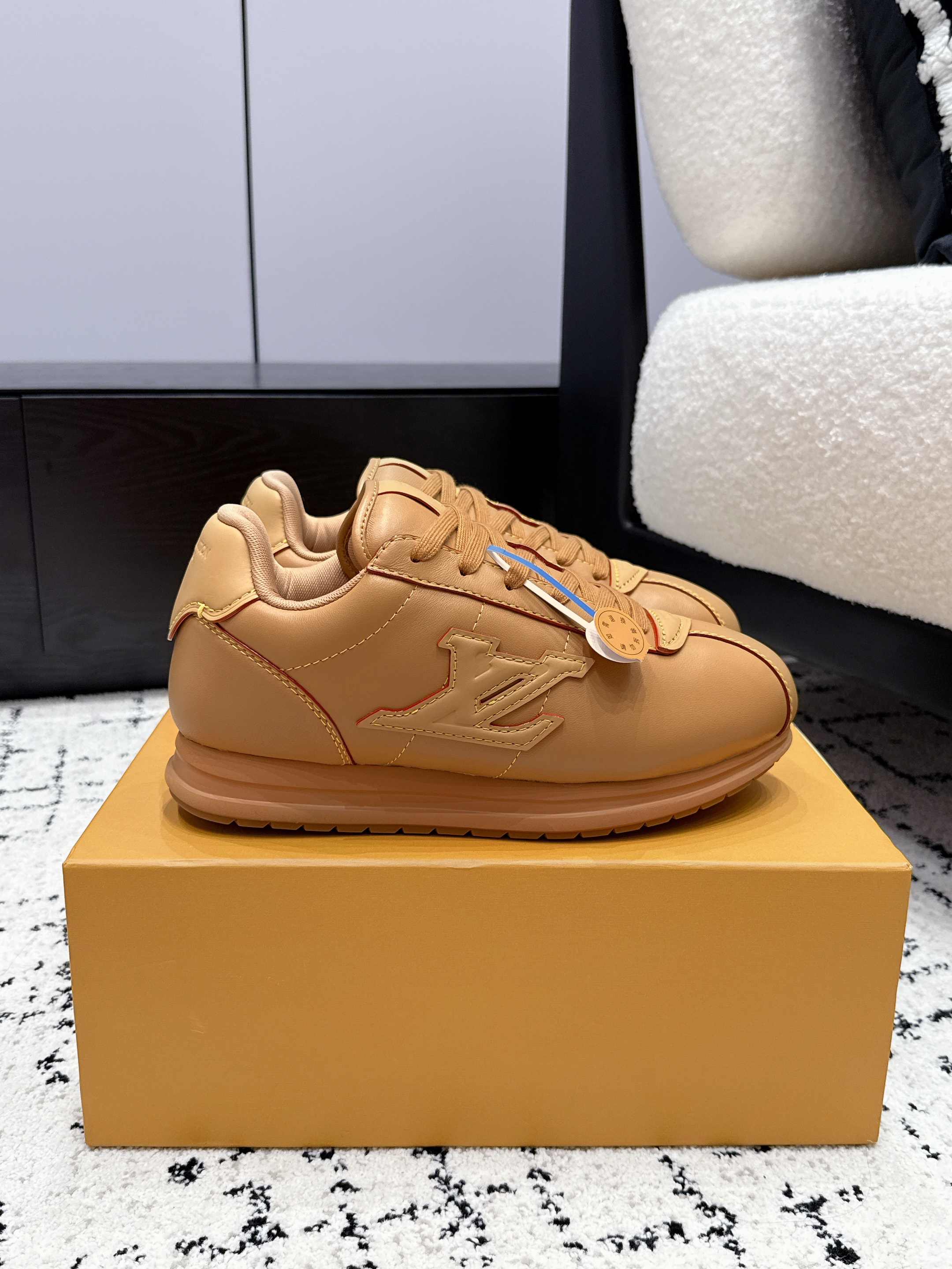 Louis Vuitton LV Unisex Buttersoft sneaker