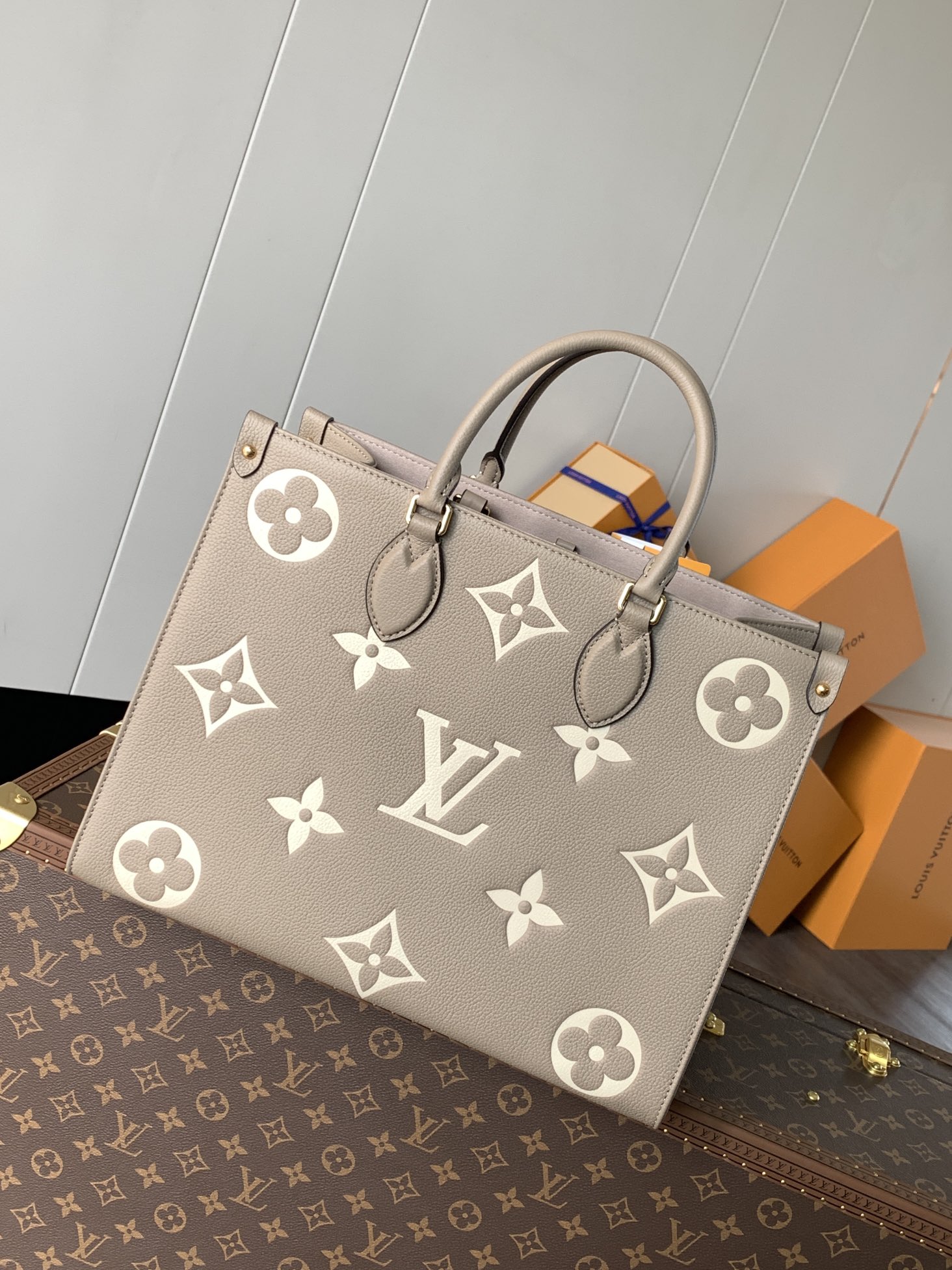 M45494 LV OnTheGo PM Bag Tote In Tourterelle  Bicolor Monogram Empreinte Leather
