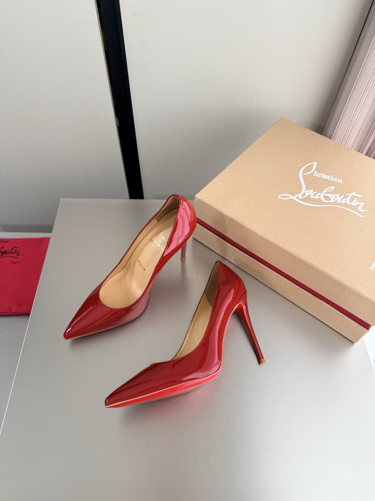 Christian Louboutin shiny leather Pump