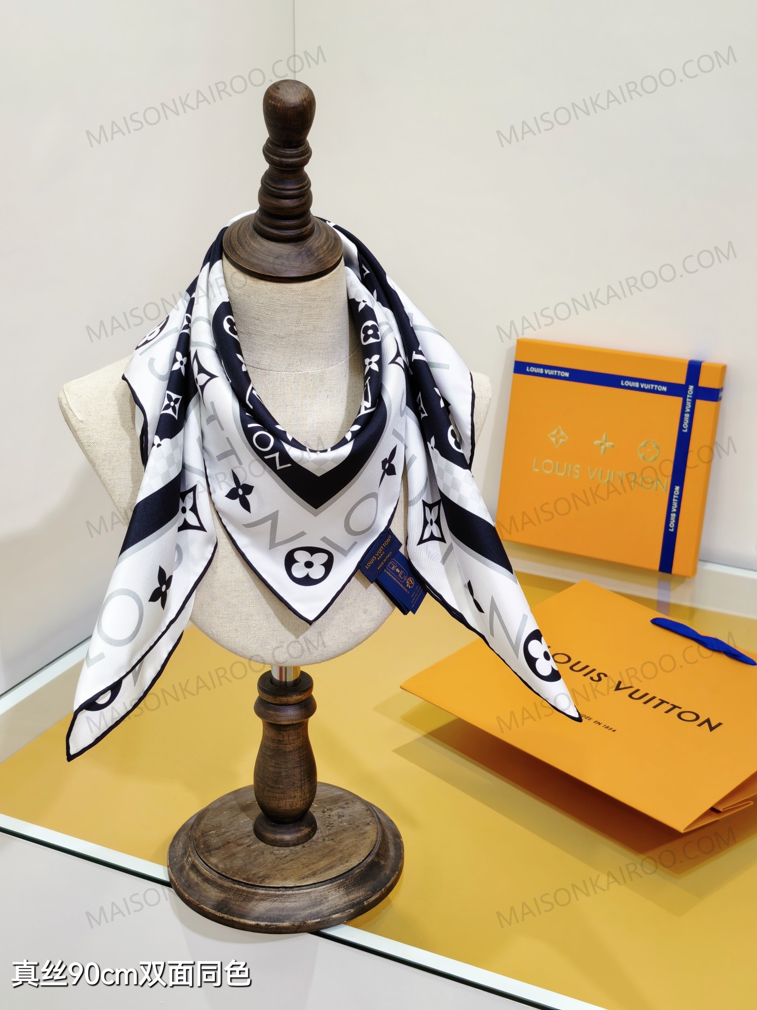 Louis Vuitton LV Monogram Infinity Black Square Scarf - KAIROO