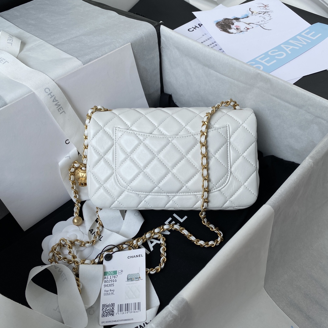Chanel Small Flap Crossbody Bag in White Lambskin AS1787
